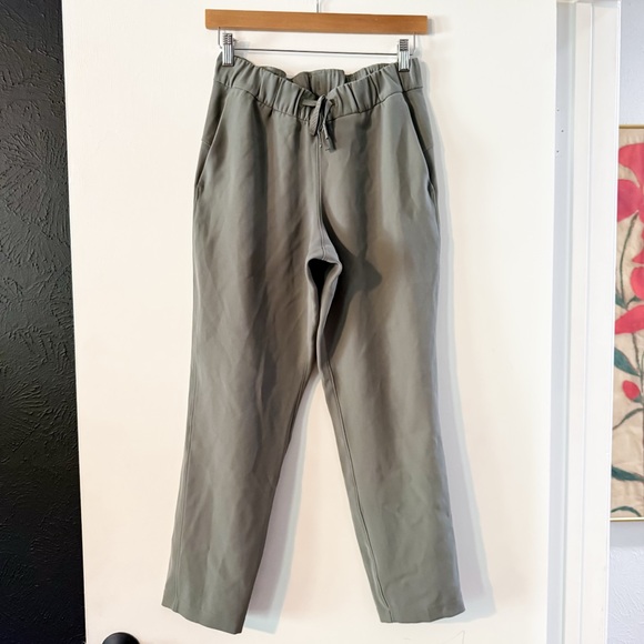 Lululemon On The Fly 7/8 Pant *Woven Grey Sage Size 6 - Picture 2 of 8